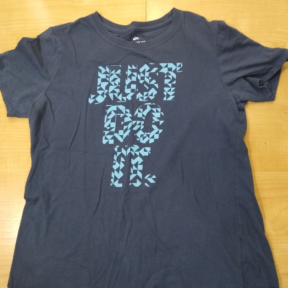 Nike T Shirt
